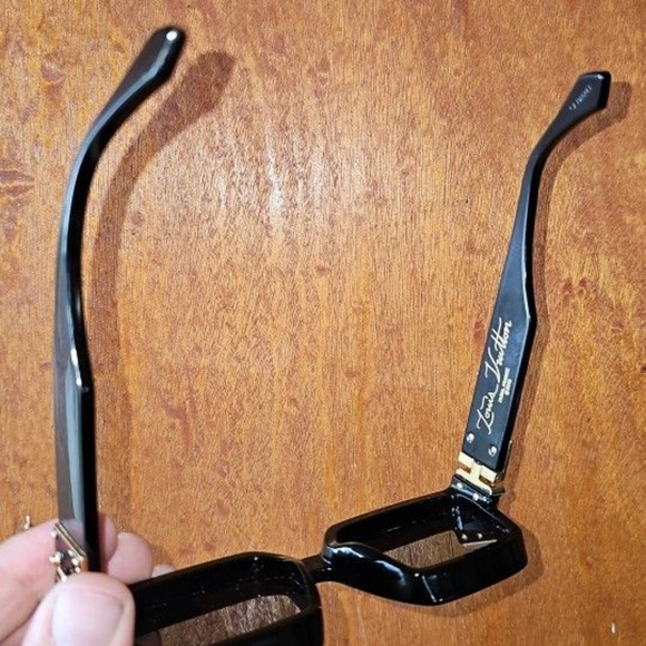 Louis Vuitton Sunglasses - Picture 4 of 4
